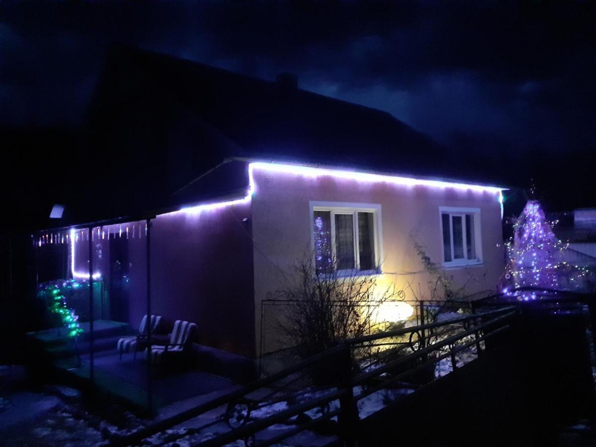 Gostynnyi Dvir U Marichky Hotel Mezőhát Kültér fotó