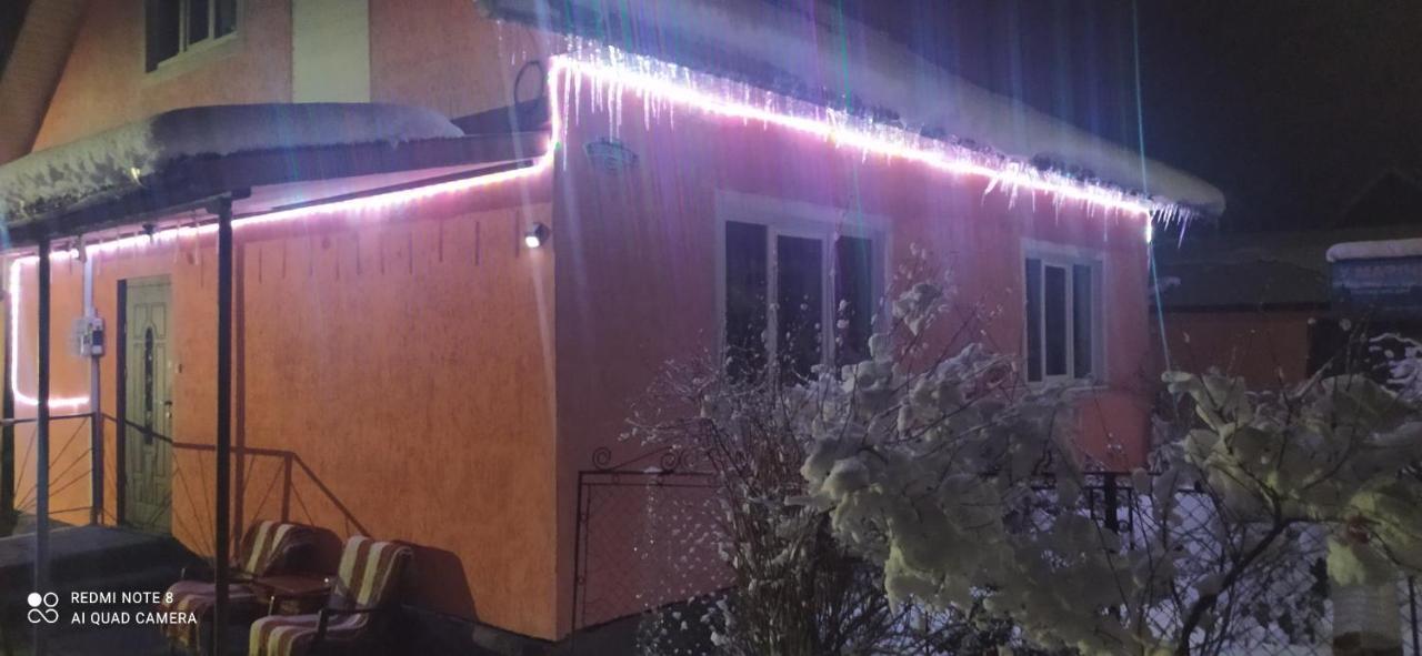 Gostynnyi Dvir U Marichky Hotel Mezőhát Kültér fotó