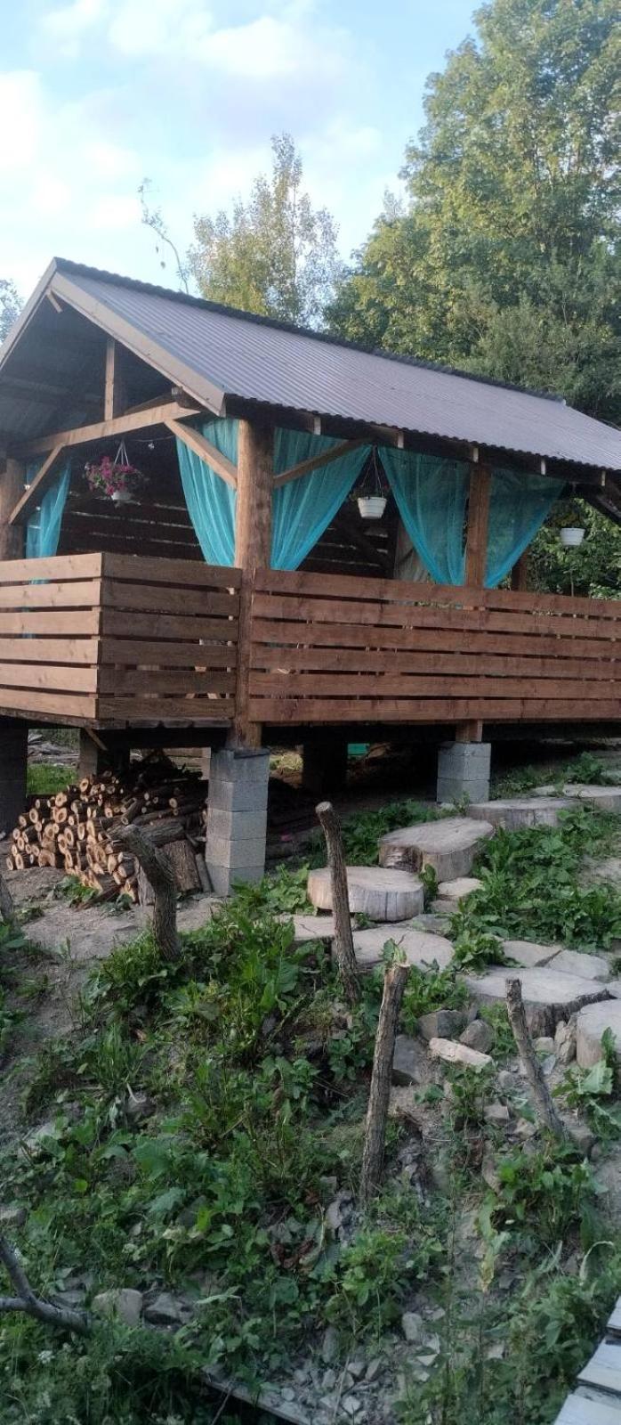 Gostynnyi Dvir U Marichky Hotel Mezőhát Kültér fotó