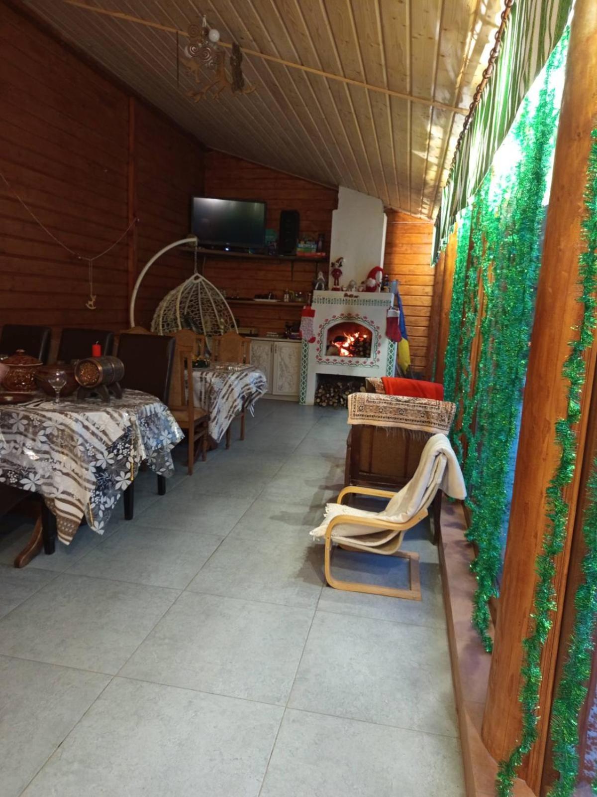 Gostynnyi Dvir U Marichky Hotel Mezőhát Kültér fotó