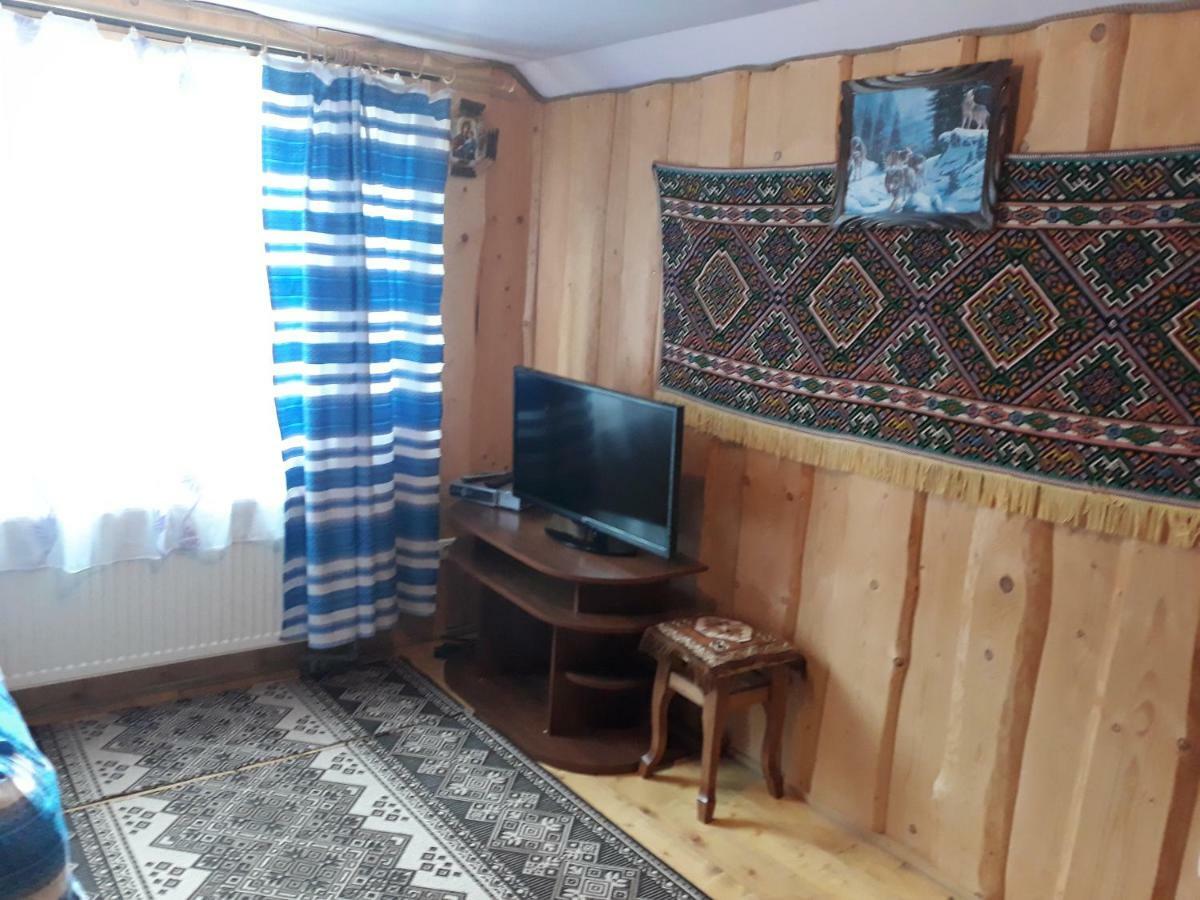 Gostynnyi Dvir U Marichky Hotel Mezőhát Kültér fotó